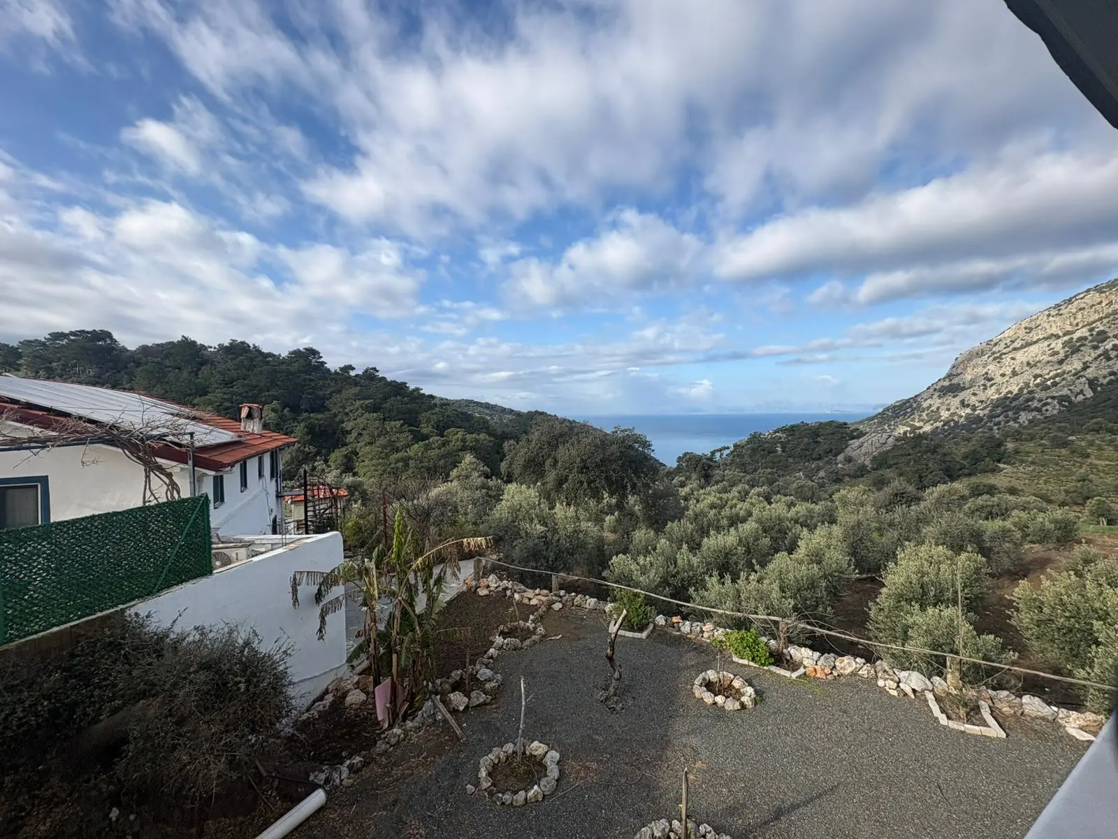 2-Bed-1-Bath-Apart-Gokbel341