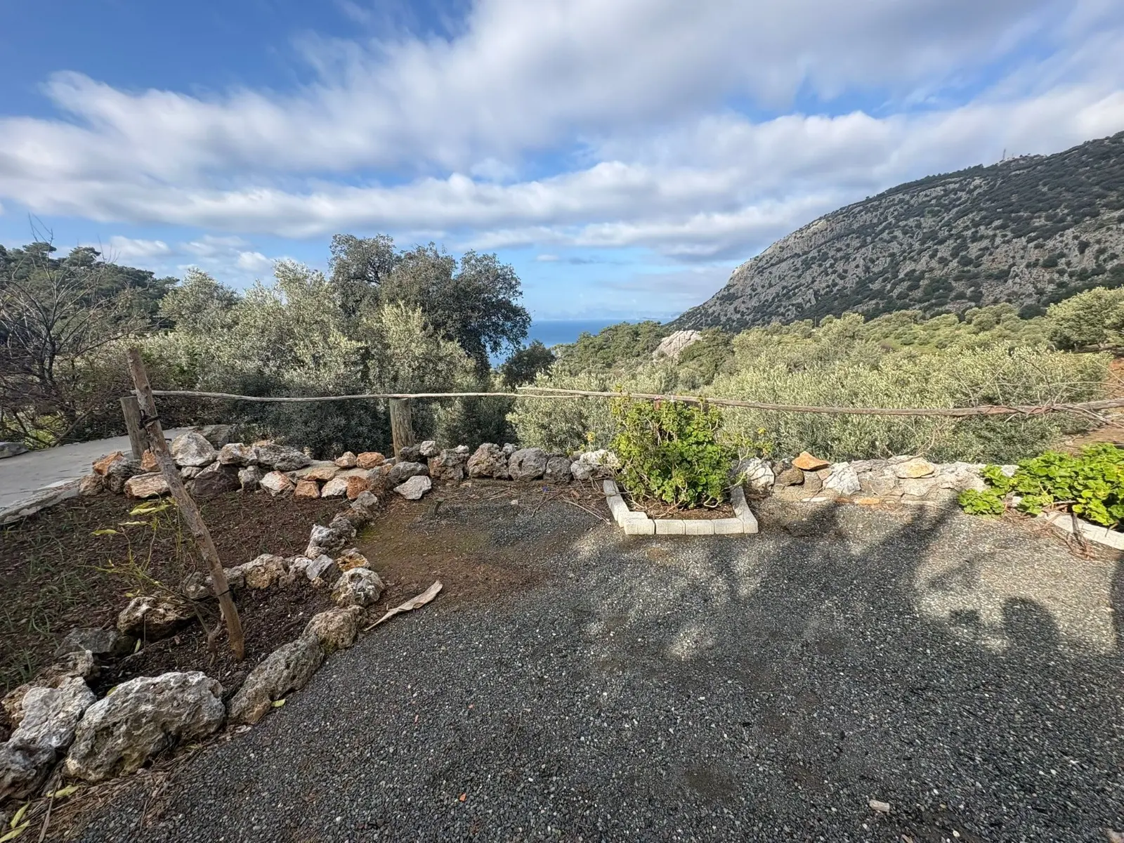 2-Bed-1-Bath-Apart-Gokbel371