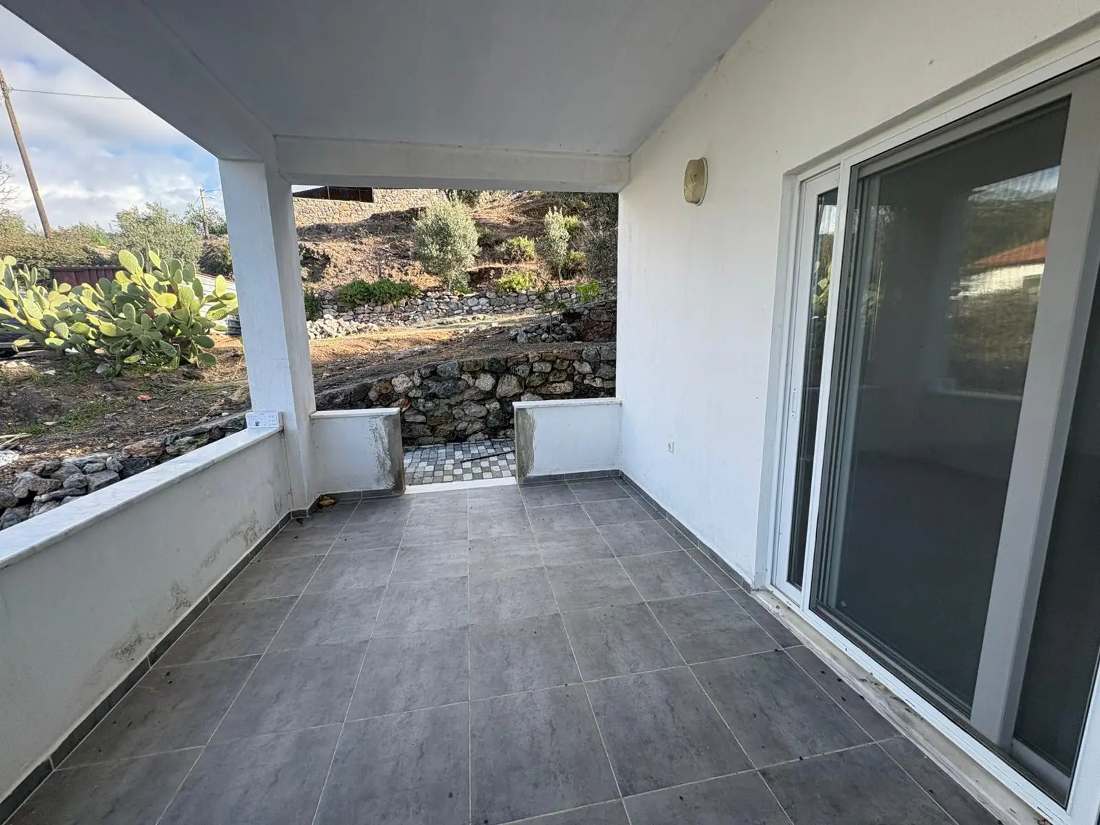 2-Bed-1-Bath-Apart-Gokbel51